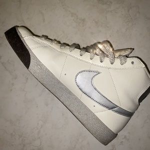 Nike Women High Tops Size 7.5
